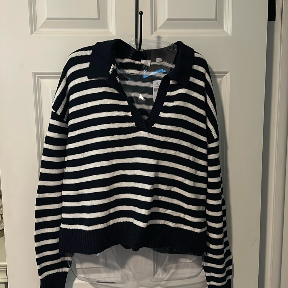 Gap sweater